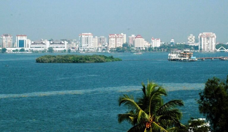 Munnar Alleppey Tour Package
